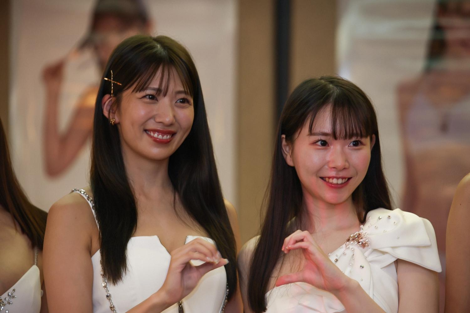 山岸綺花(左)、藤田梢過去都曾有拍女女片的經歷。(圖/IM Adult成人選物提供)
