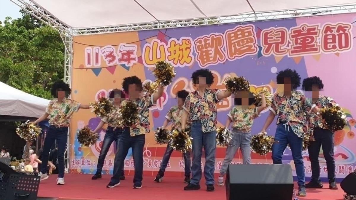 園方秉持找到園友長才,並提供能充分發揮的空間,阿福(中)。(圖/德水園提供)