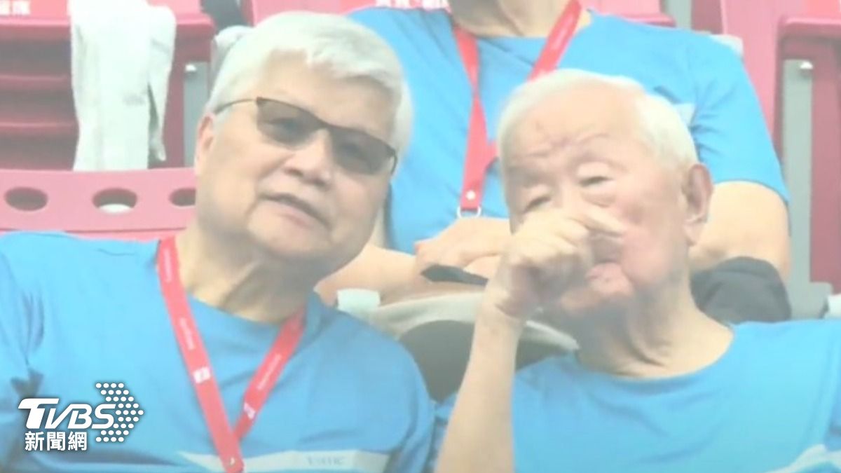 董事長魏哲家、創辦人張忠謀（右）。（圖／TVBS）