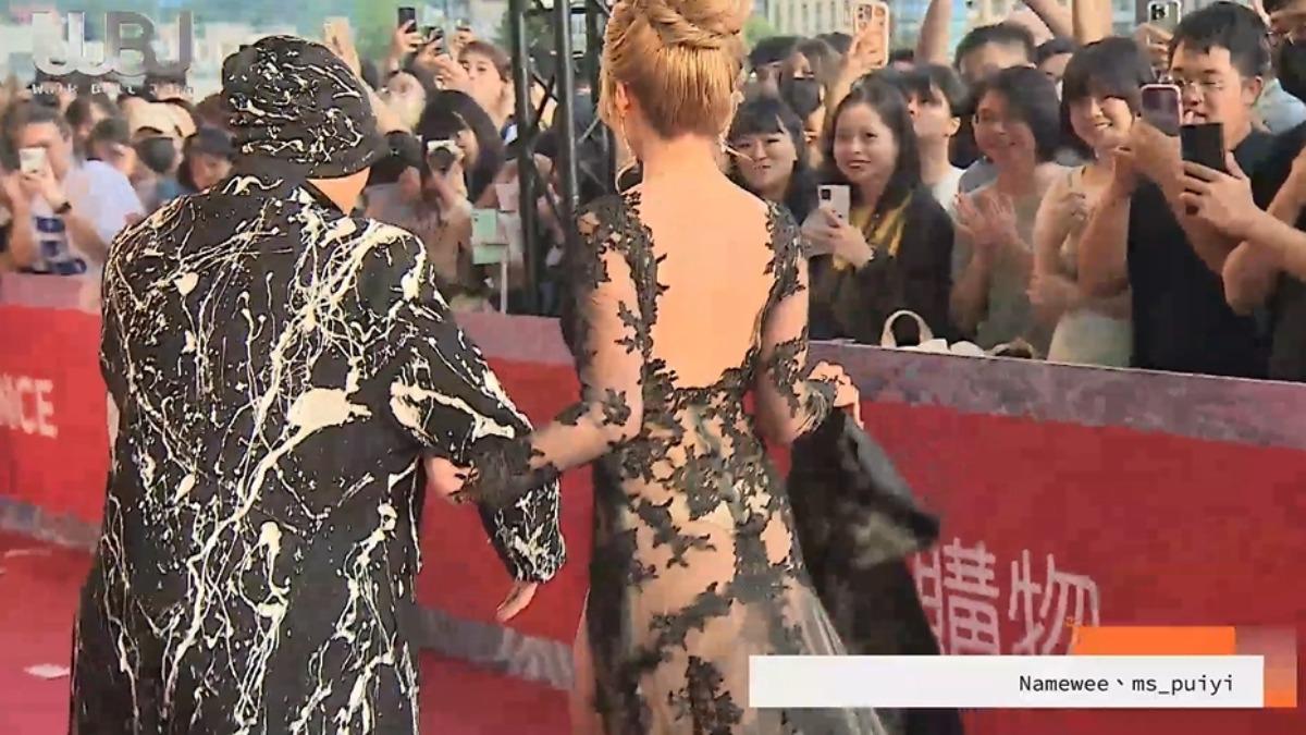 Puiyi小丁全被看光。(圖/翻攝自走鐘獎頒獎典禮YT頻道)