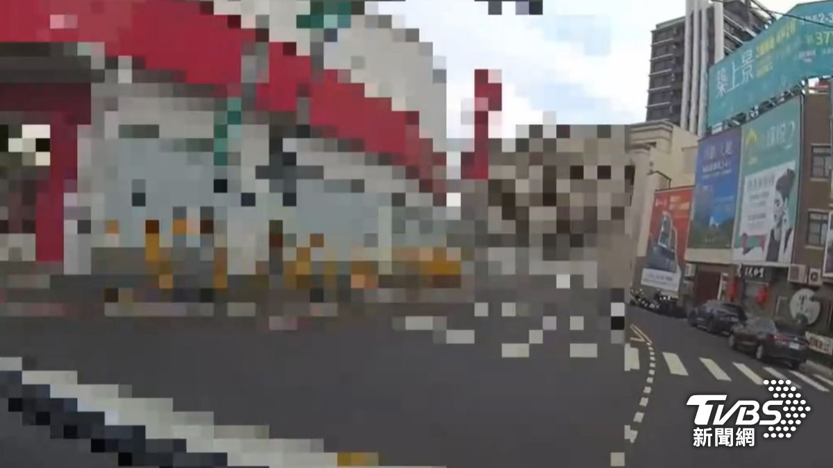 店員擔心安危報警,沒多久救護車也到場。(圖/TVBS)