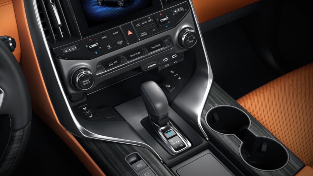 Electro-Shiftmatic電子排檔技術也導入油電車型之中。(圖/Lexus)
