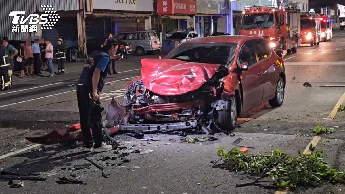 宜蘭嚴重車禍1死4傷!Mini噴飛分隔島撞2車 駕駛身亡