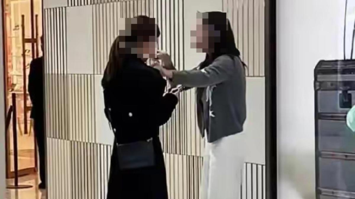 陸LV櫃姐傳房號勾人夫開房 曬性感躺床照甜喊:好想你「爸爸」