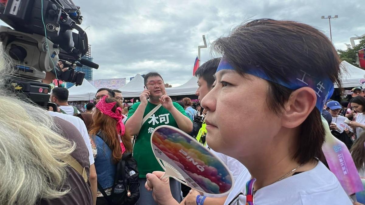 四叉貓批民眾黨「蹭」同志大遊行:黃珊珊走幾百公尺就回家