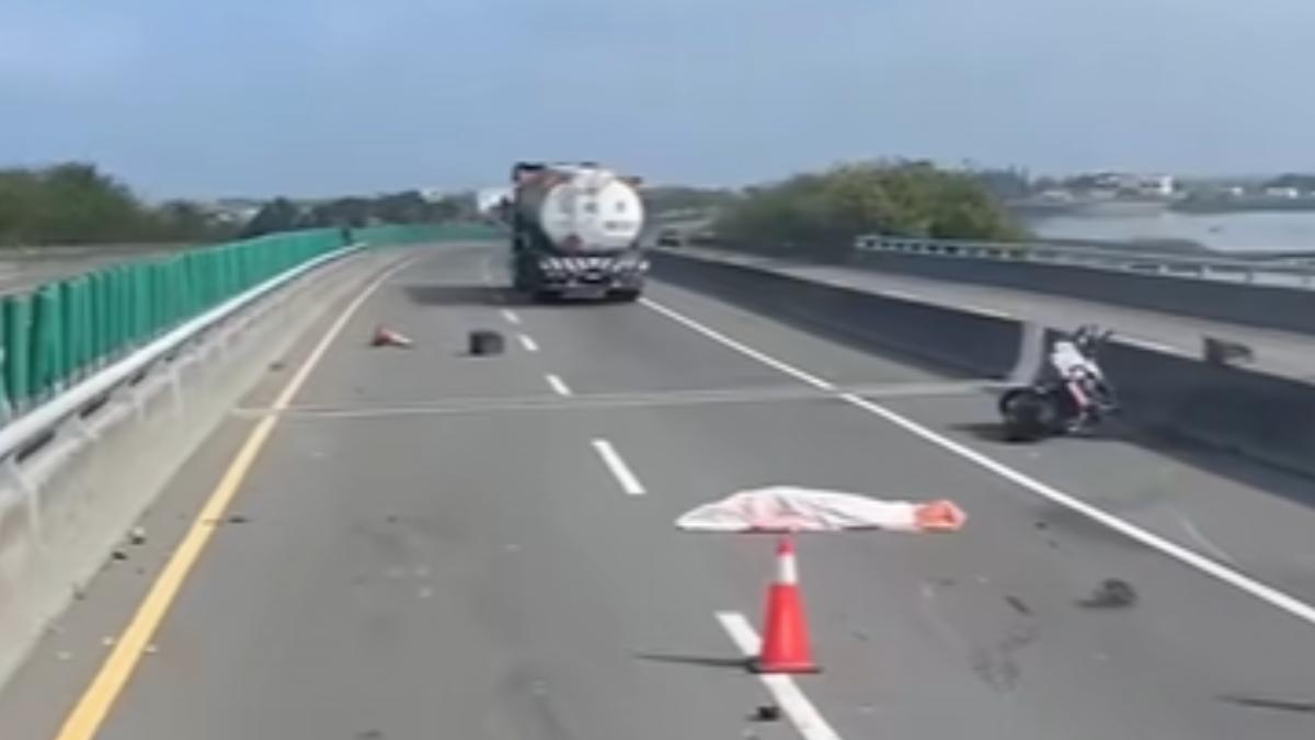 快訊／台61線死亡車禍！紅牌重機自撞護欄　騎士噴飛當場死亡