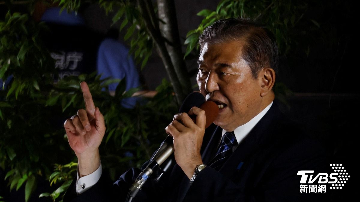 石破茂昨天在東京都街頭催票，擔心執政聯盟席次能否過半。(圖／達志影像路透社)