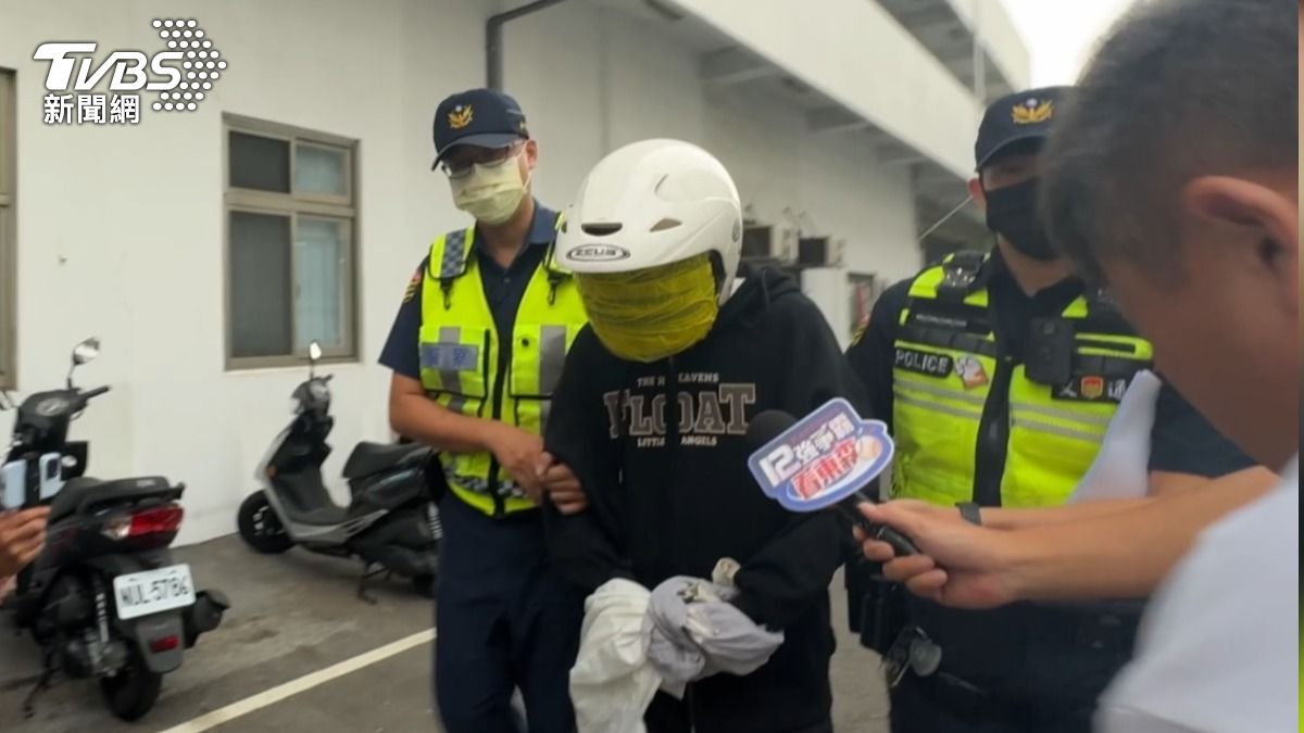 無照的白男過失傷害和肇事逃逸送辦。(圖/林冠丞攝)