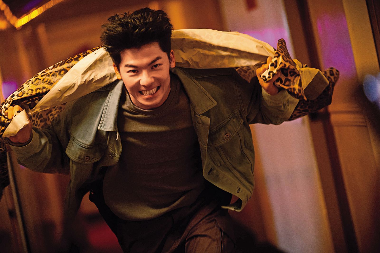 許光漢主演的Netflix影集《正港分局》上線後連續5天蟬聯台灣每日影集排行榜冠軍。(圖/鏡週刊提供)