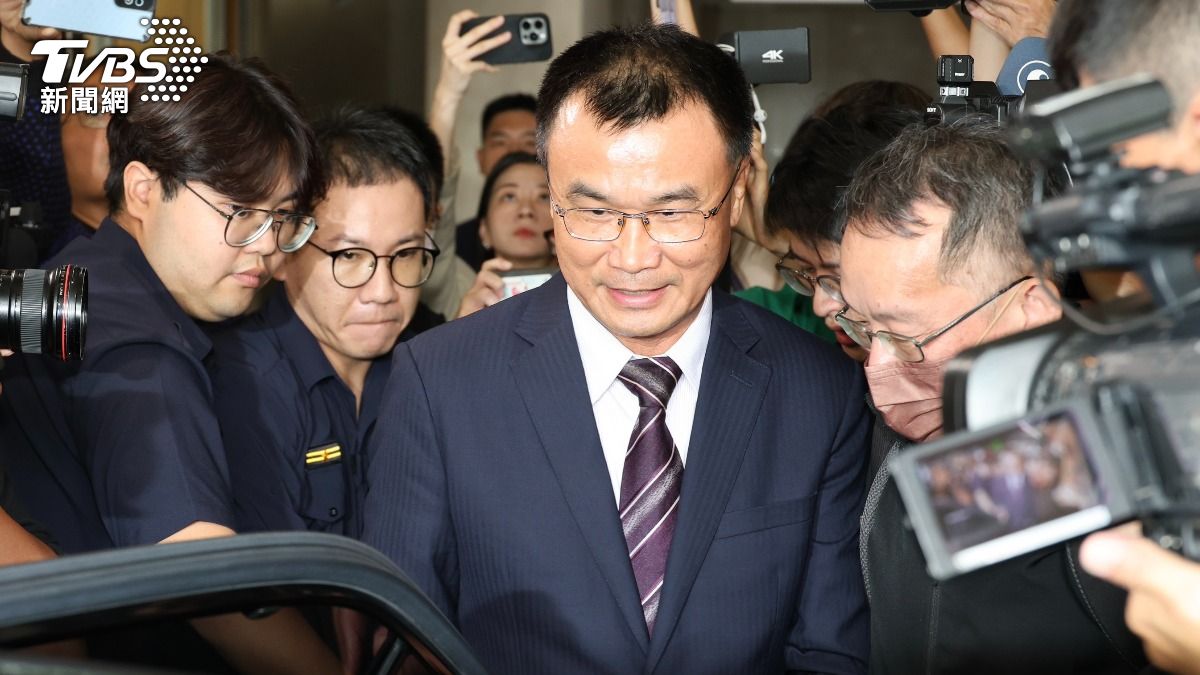 超思案3大咖齊赴北檢!偵訊2小時後全請回 陳吉仲嘴角微笑曝光