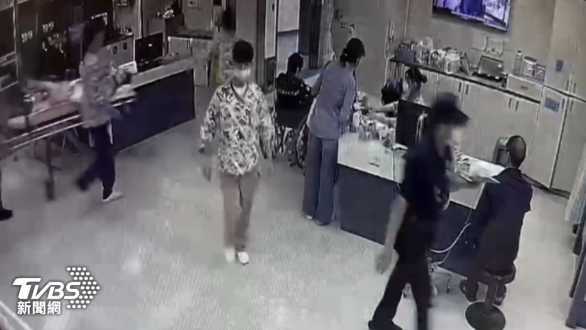 搶命畫面曝!彰化移工搬木材離奇倒地無心跳 竟是B流釀禍