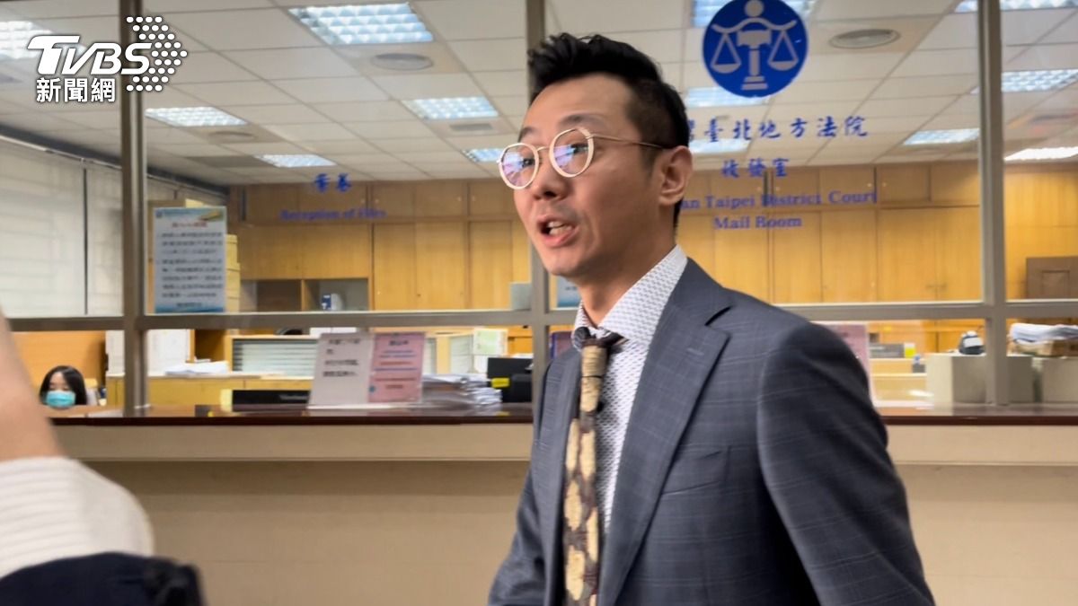 彭振聲辯護人李岳洋閱卷後,中午休息。(圖/潘千詩攝)