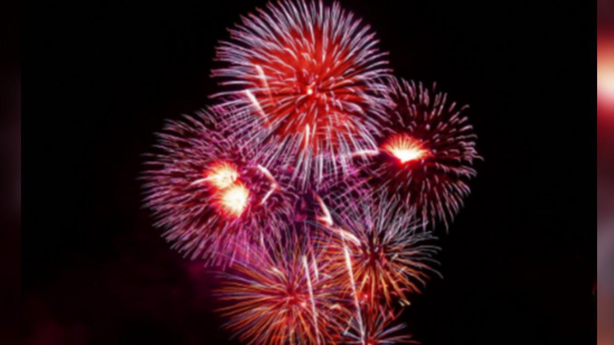 把阿公骨灰沾煙火上!家人送祂上天 直呼:美妙的告別