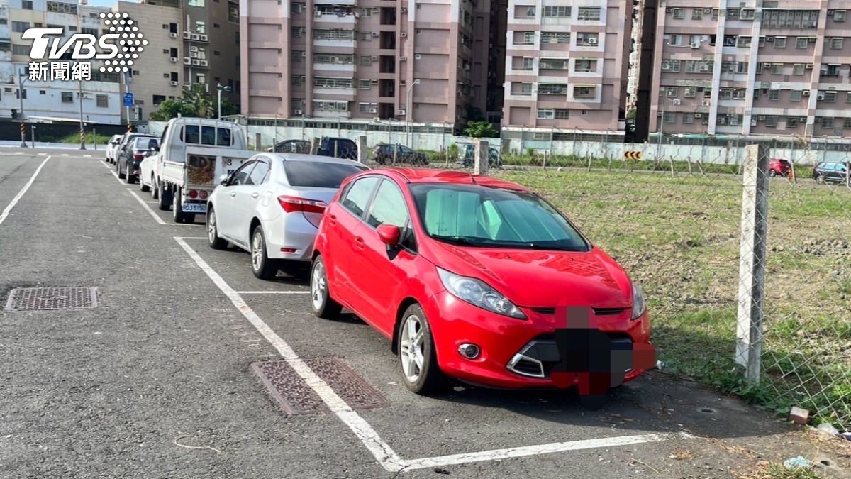 快訊/高雄女「詭異躺姿」陳屍紅車內 親妹目睹姊成冰冷遺體
