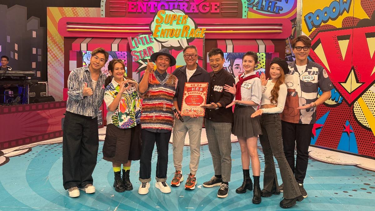 左起歐漢聲、羅美玲、吳宗憲、王偉忠、岑永康、那祈、依依、蔣偉文合照。(圖/金星文創提供)