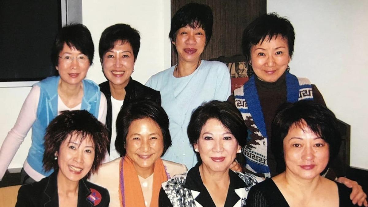 邵氏女星聚會合照。(圖/翻攝自汪曼玲臉書)