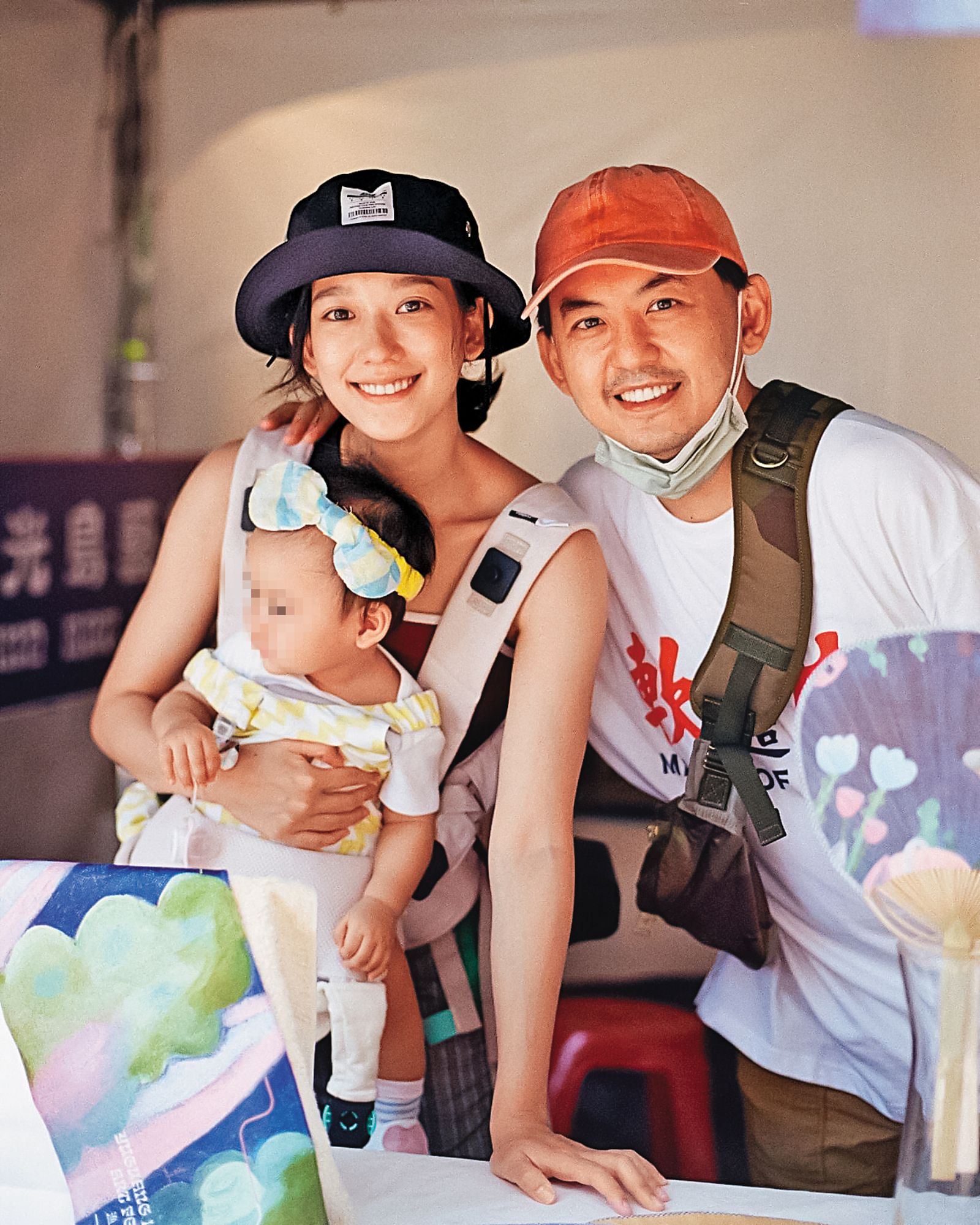 黃子佼（右）在捲入#MeToo事件前，常在社群曬他和孟耿如（左）一家三口照片。（圖／翻攝自黃子佼IG）