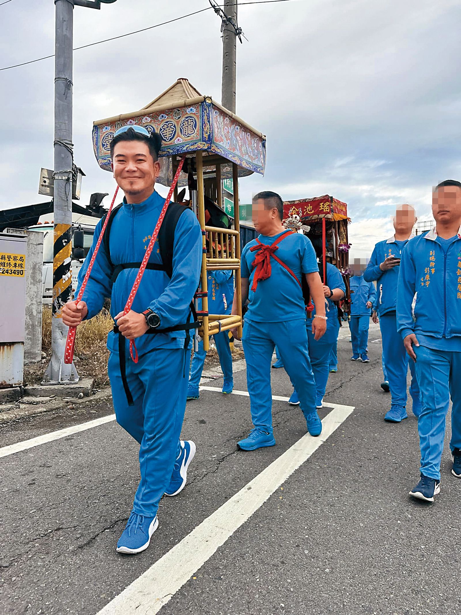 馬國畢對宮廟祭典頗為上心,還宣稱曾有過被神明感召的經驗。(馬國畢(右)努力接通告增加收入,上節目與胡瓜(左)一起錄影。(圖/翻攝自馬國畢臉書)