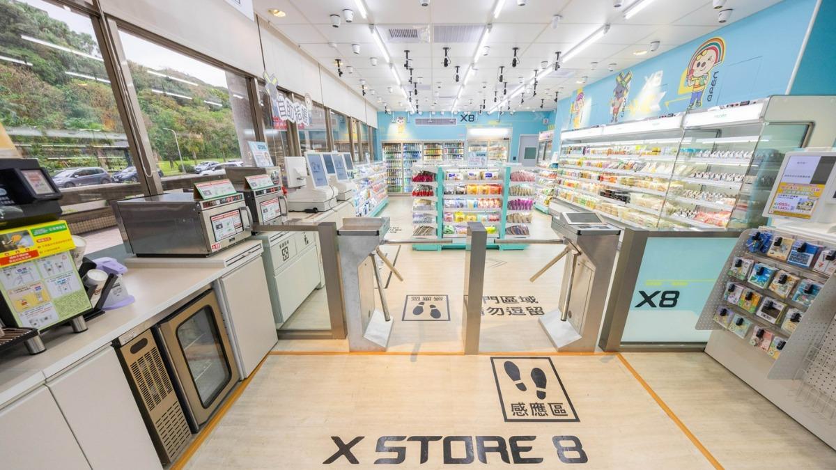 小7未來超商X-STORE進駐大學 貨架商品拿了就走