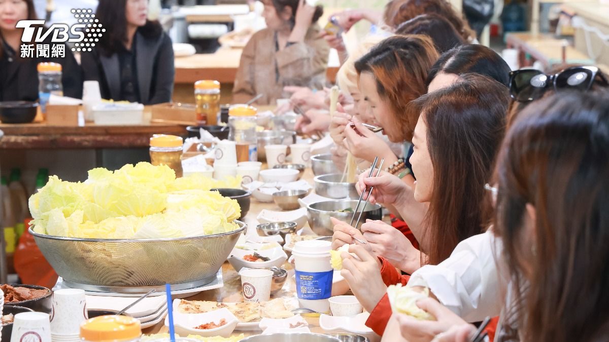 當天有許多台灣遊客造訪「安東家」。(圖/趙世平攝)