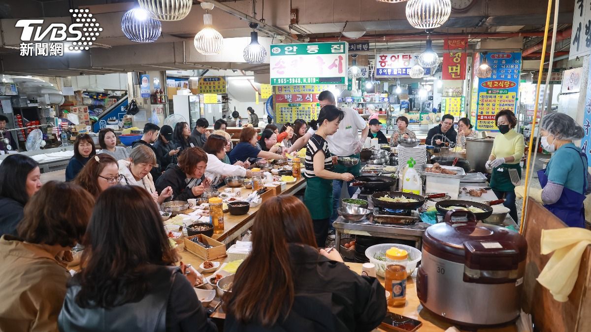 不到10點已經人潮滿滿。(圖/趙世平攝)