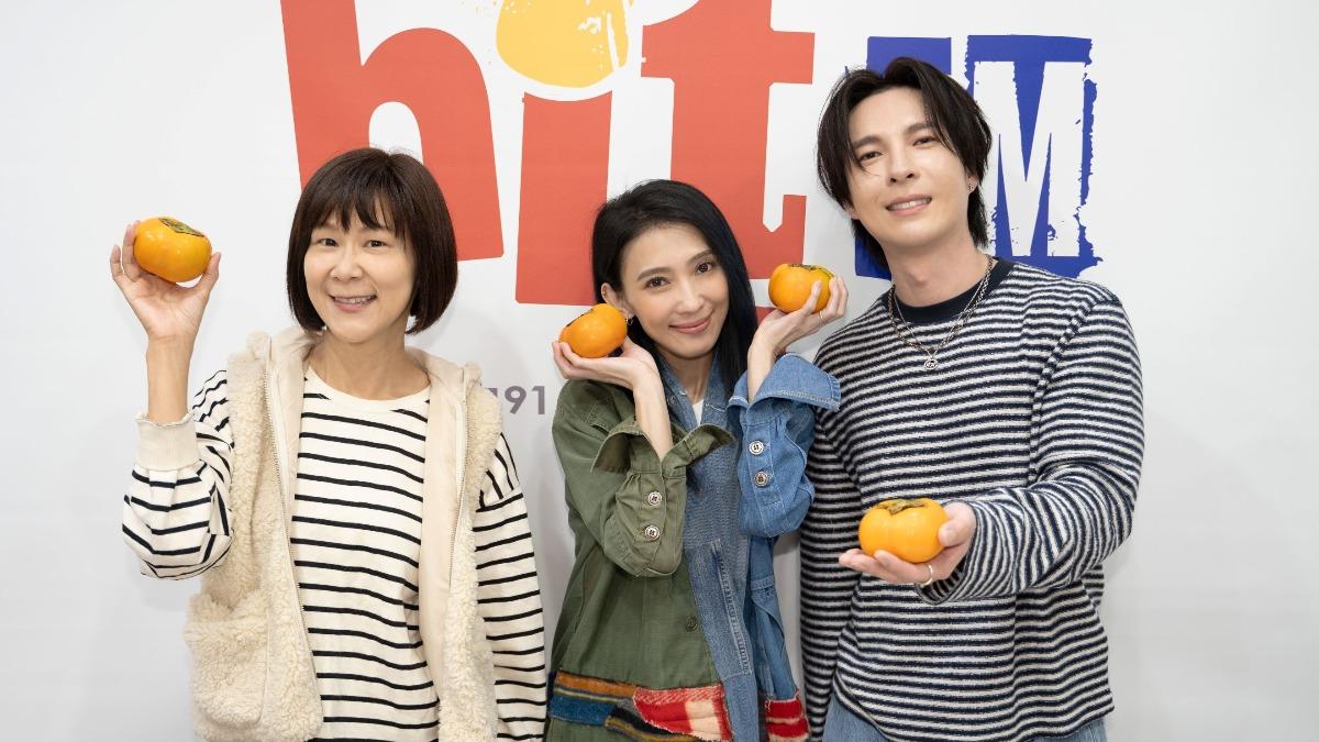 DJ阿娟(左起)訪問戴佩妮、陳勢安,一度因話匣子大開導致場面失控。(圖/妮樂佛提供)
