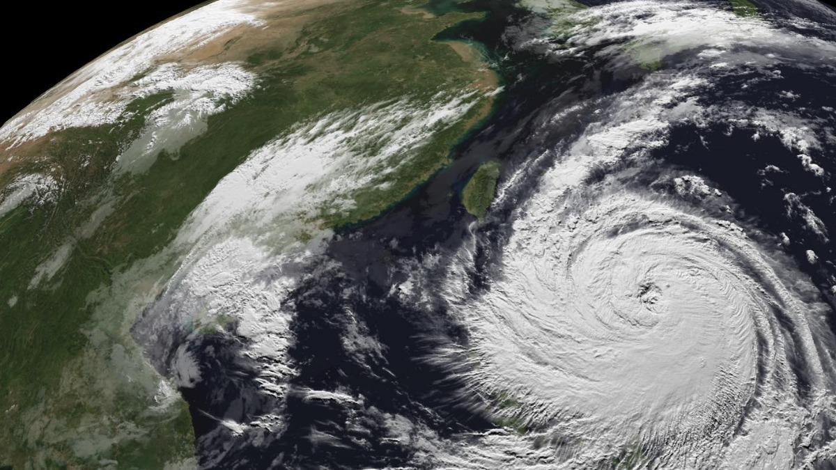 康芮中颱逼近!他苦求這4天「別放颱風假」 一票秒懂原因