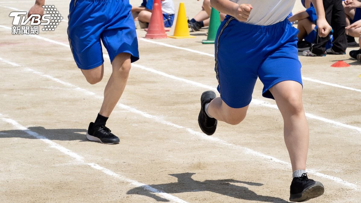 家長看傻！孩子運動會前「求簽這單子」　全場秒懂了：恐龍一堆