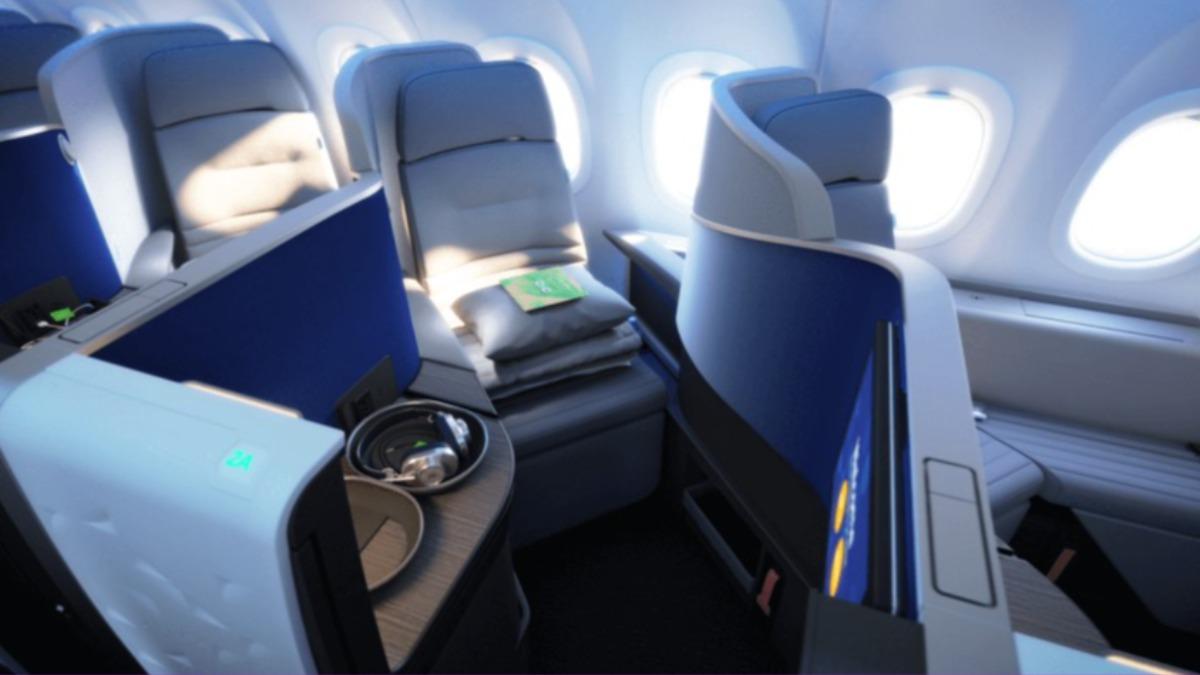 瑪格麗絲體驗在飛機上擁有獨立私人空間的滋味。(圖/翻攝自 jetblue 官網)