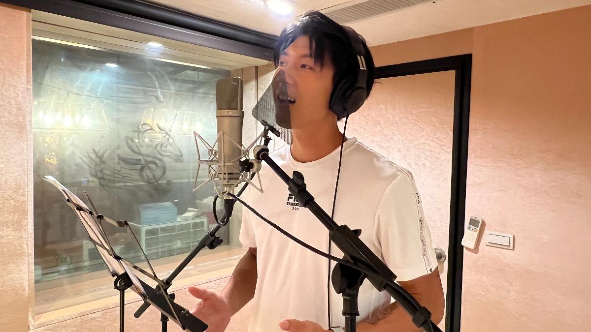 劉丞用劇中霸總身分順利唱出歌曲情緒。(圖/艾迪昇傳播提供)
