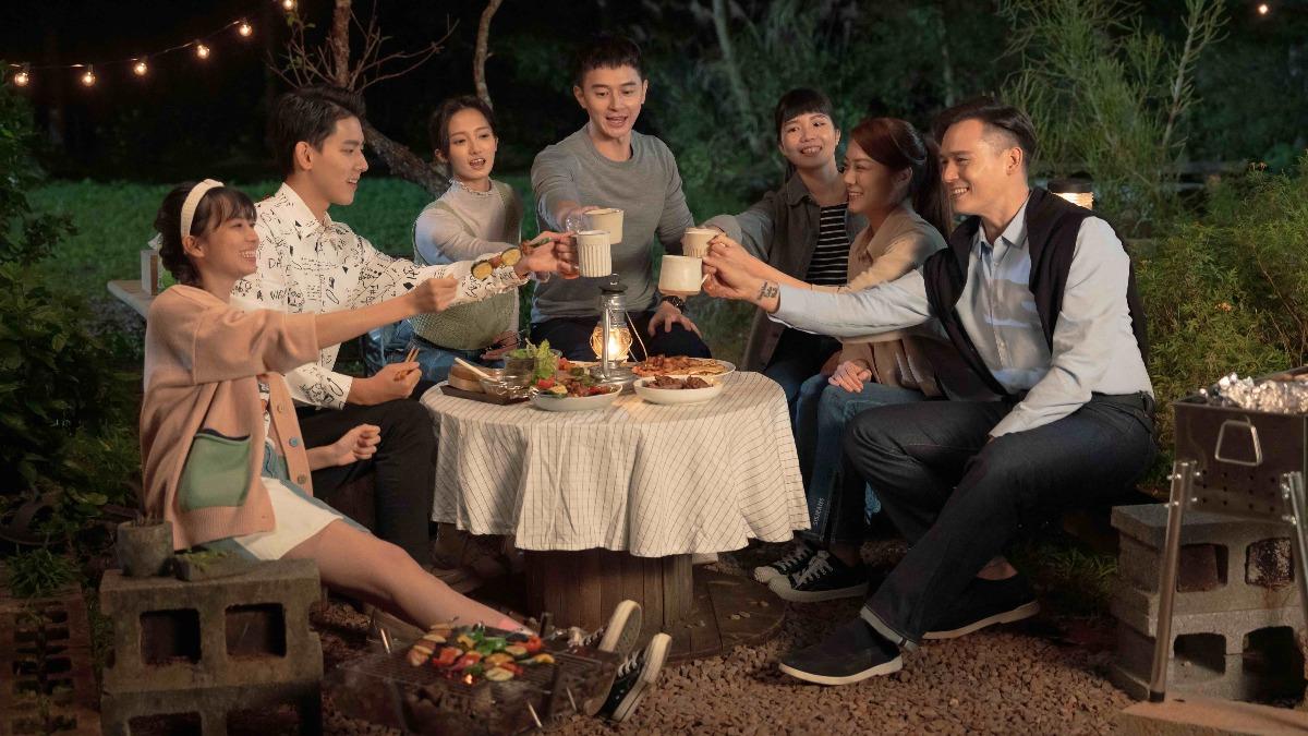 《不愛,愛》由陳巧媛(左起)、曾向鎮、韓寧、張軒睿、邱珮淇、溫宇庭、倪安東主演。(圖/良人行影業、東森提供)