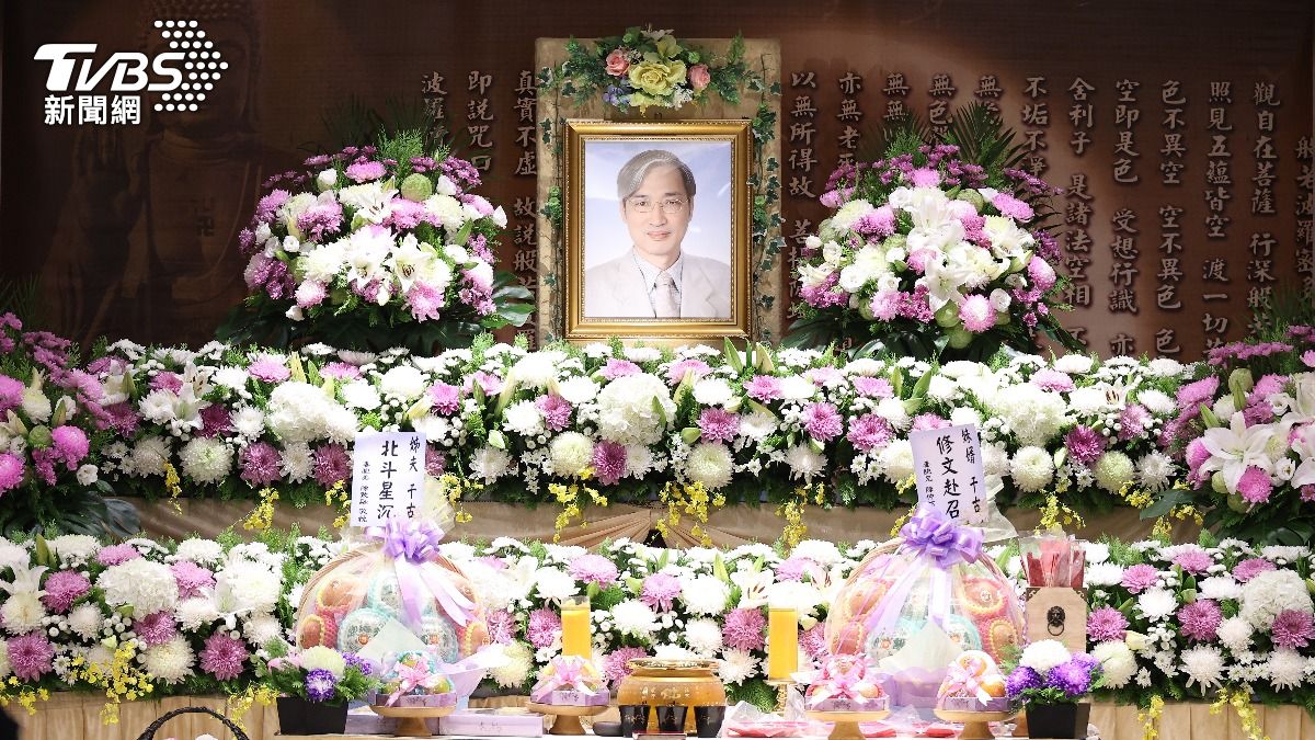名嘴張友驊告別式遺照曝光 遺孀爆哭送別!淚曝2人35年甜蜜過往