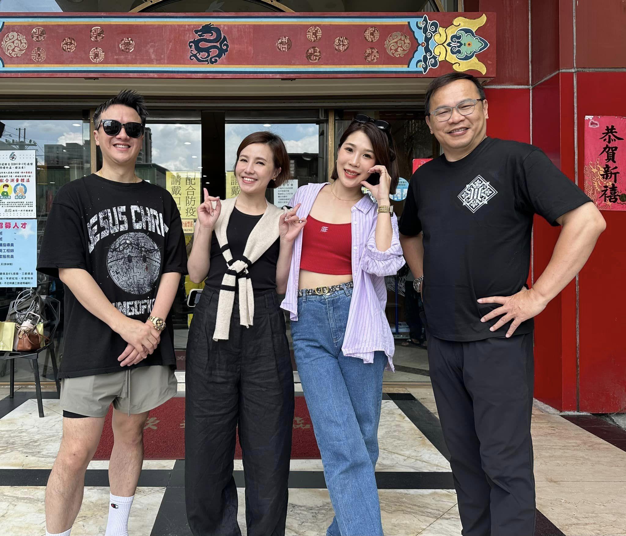 李正皓（最左）與馬郁雯（右至左第2）擁有多年好交情。（圖／翻攝自李正皓臉書）