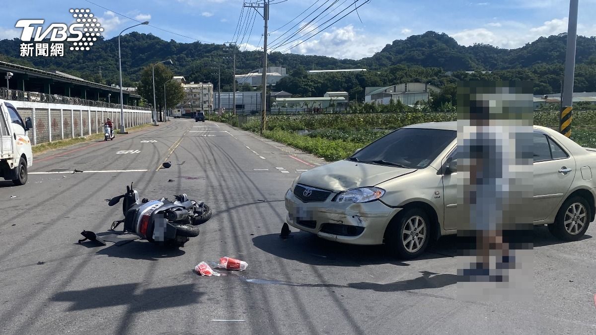 台中嚴重車禍！汽、機車閃燈路口碰撞　男騎士命危轉ICU