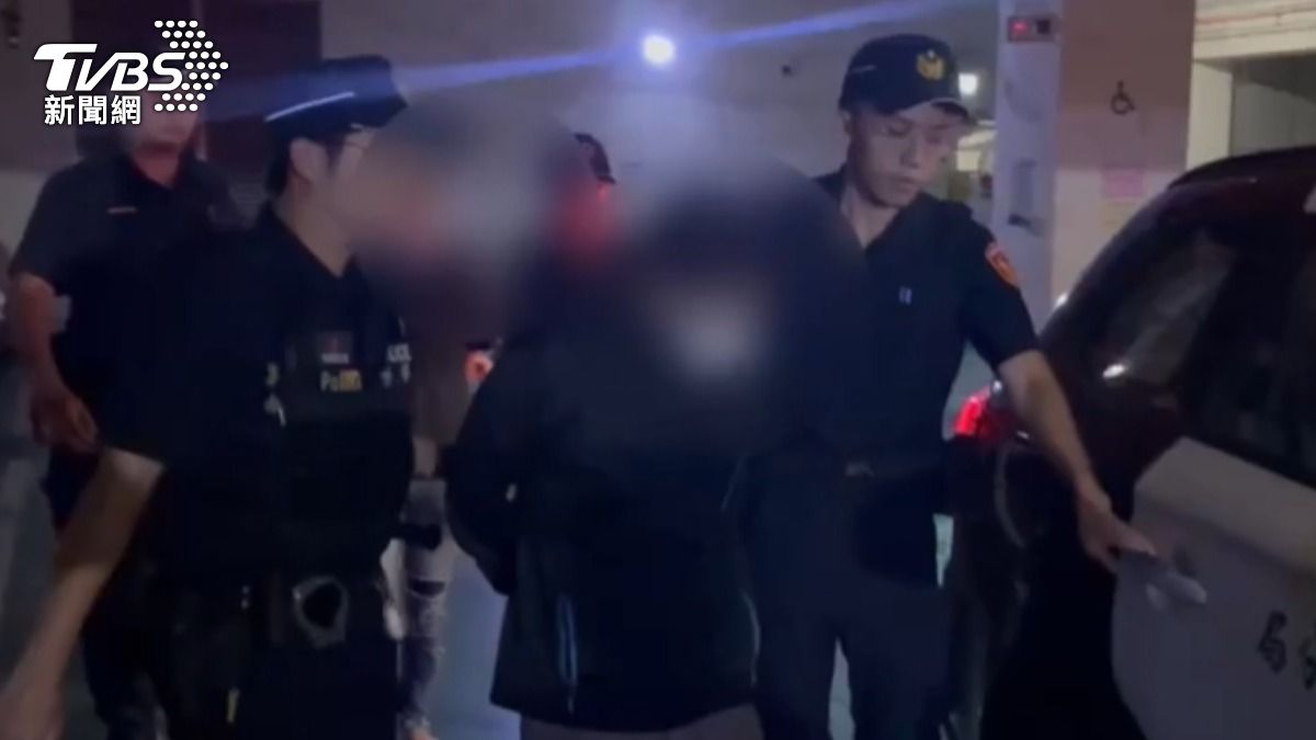 嫌犯遭警方逮捕送辦。(圖/TVBS)
