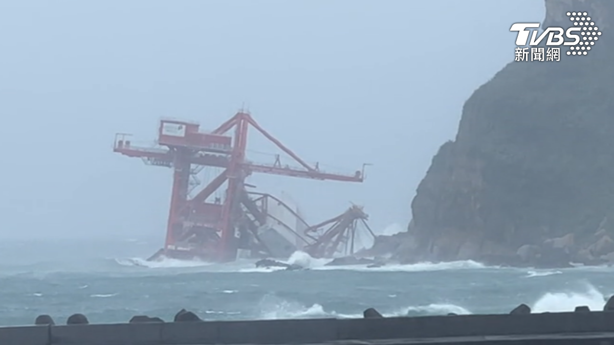 陸籍貨輪擱淺野柳「這狀況」恐釀生態浩劫　侯友宜出手了