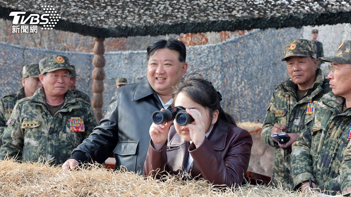 金正恩帶愛女參加各種活動。(圖/達志影像路透社)