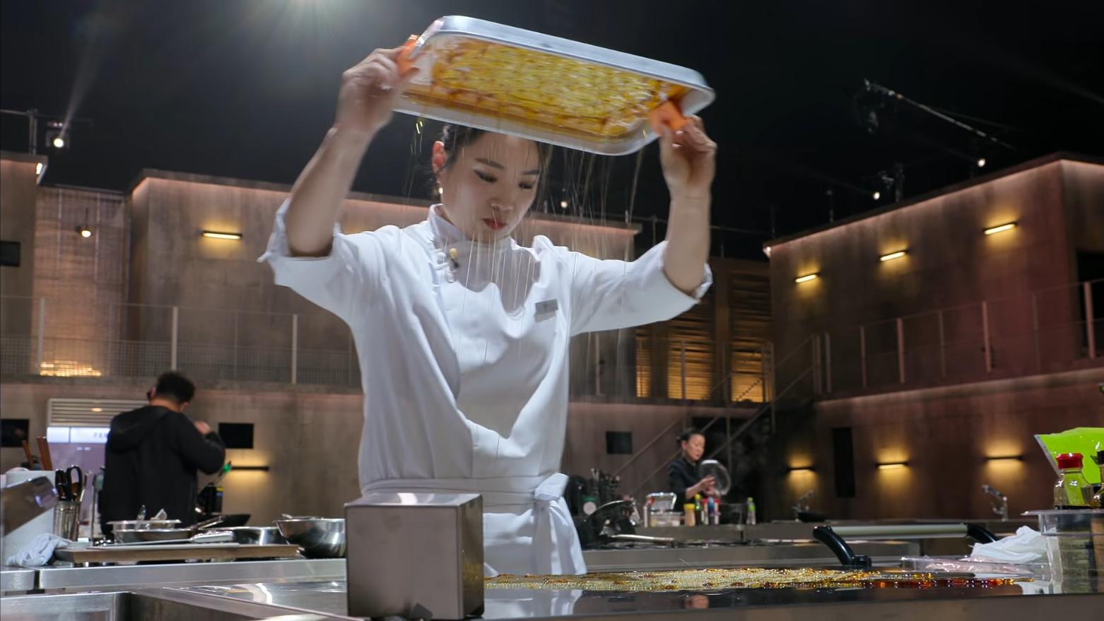 呂敬來笑稱鄭智善的「拔絲技巧」是學他的。(圖/翻攝自Netflix)