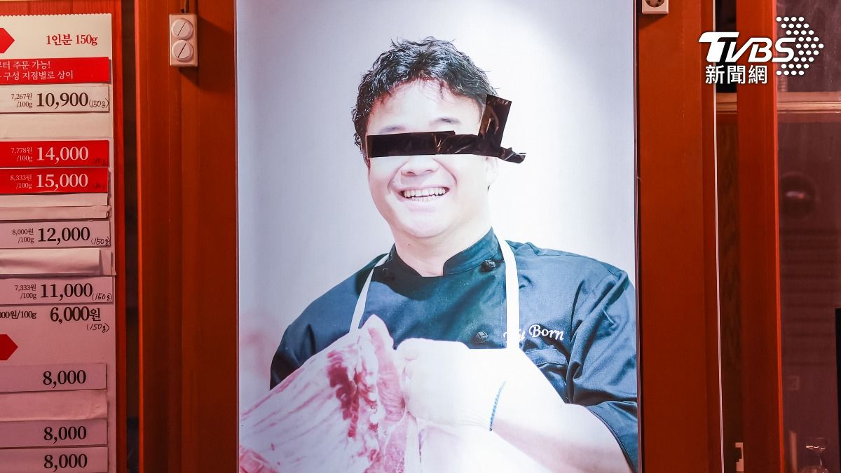 許多白種元旗下店家都在店門口還原《黑白大廚》中的「黑色眼罩」。(圖/趙世平攝)