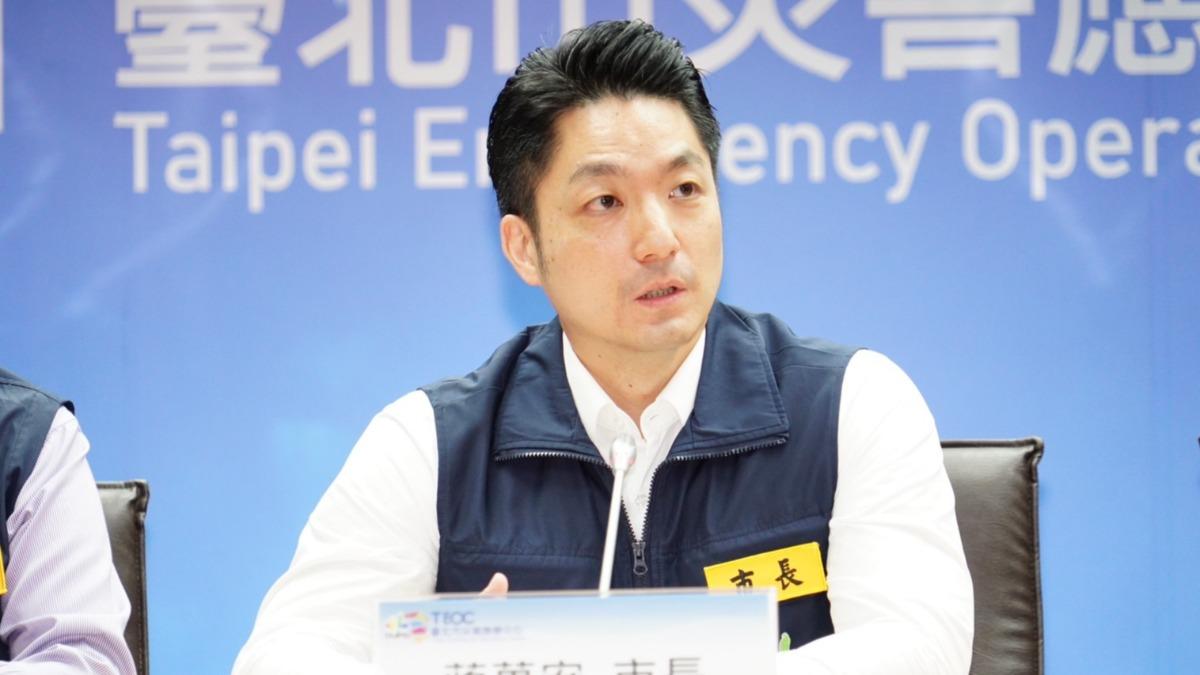 路上滿是路樹招牌!民怨「上班課像參加障礙賽」 蔣萬安臉書遭灌爆