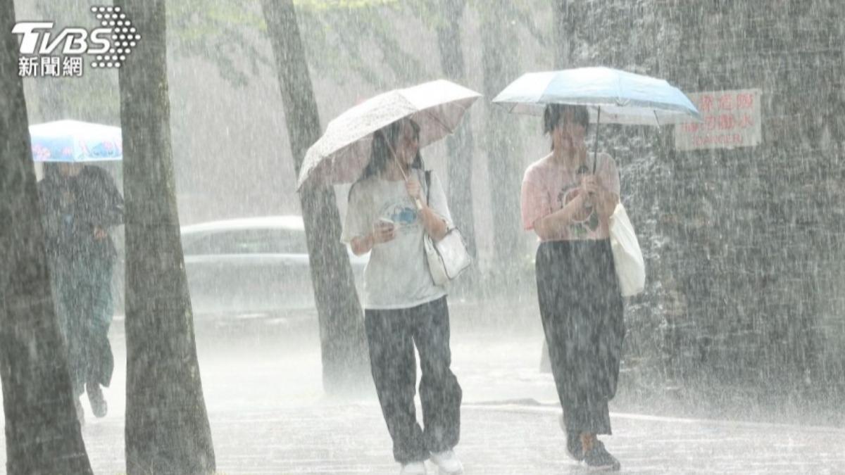 康芮暴雨狂炸嚇壞一堆人！　鄉民卻曝「這2地區」無風無雨