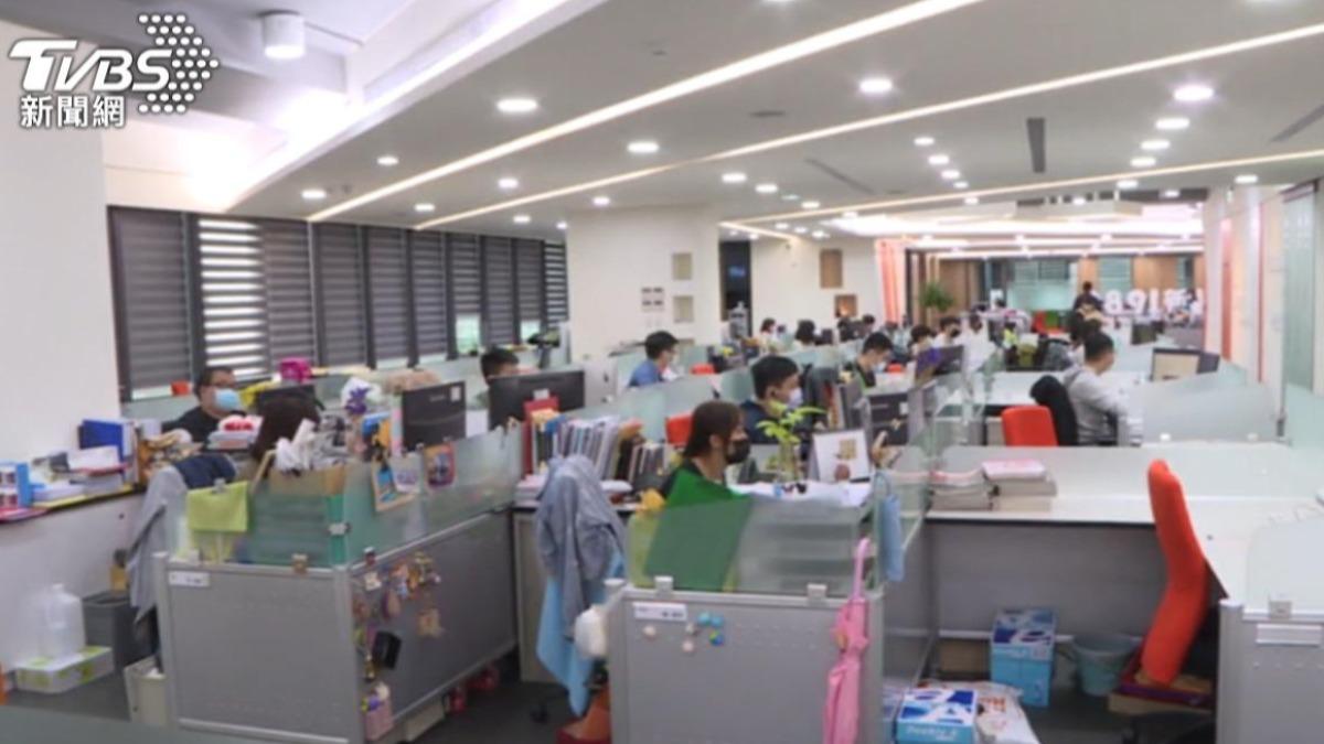 颱風天公司若給「2倍薪水」會去嗎? 一票上班族曝真實心聲