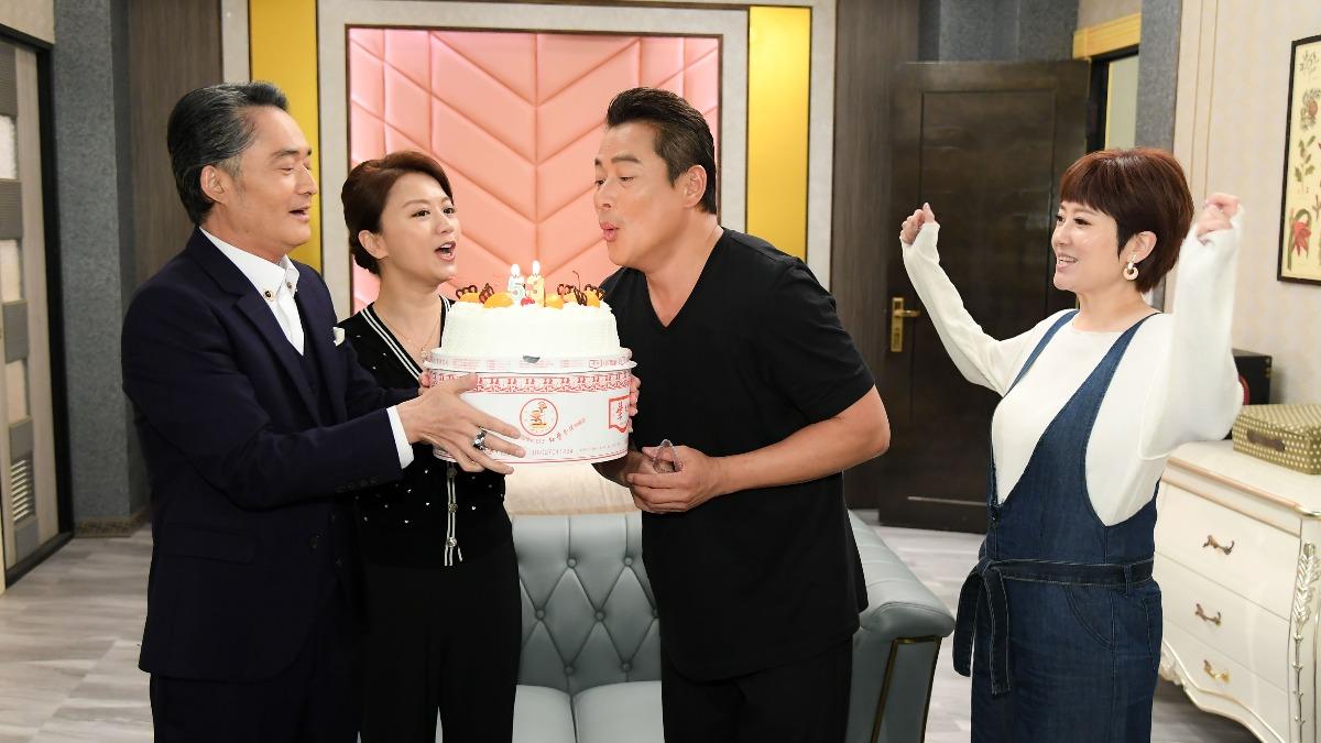飛龍飛出來!江宏恩被爆「慶生狂歡脫褲子」:畢竟年輕過