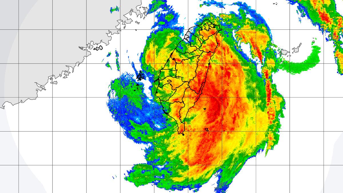 天氣/康芮減弱成中度颱風了 氣象署:暴風圈略為縮小