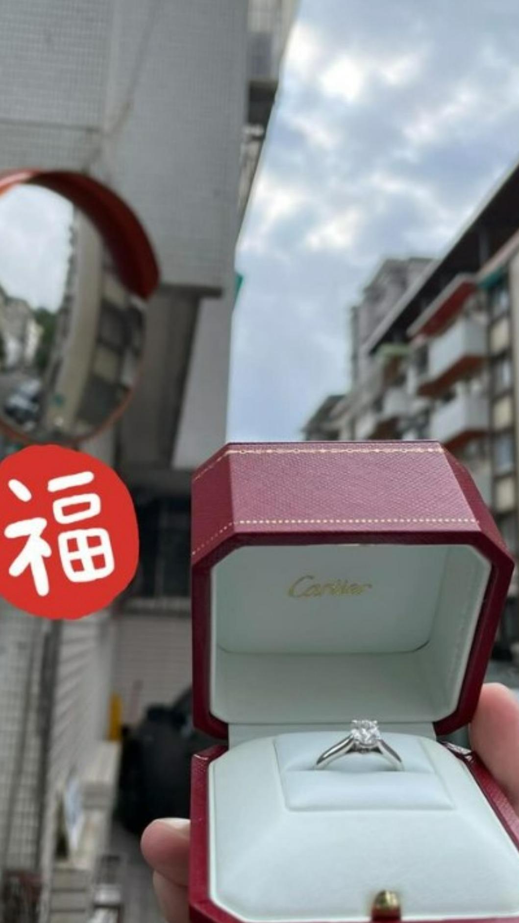 陳匡怡曬出鑽戒照。(圖/翻攝自IG)