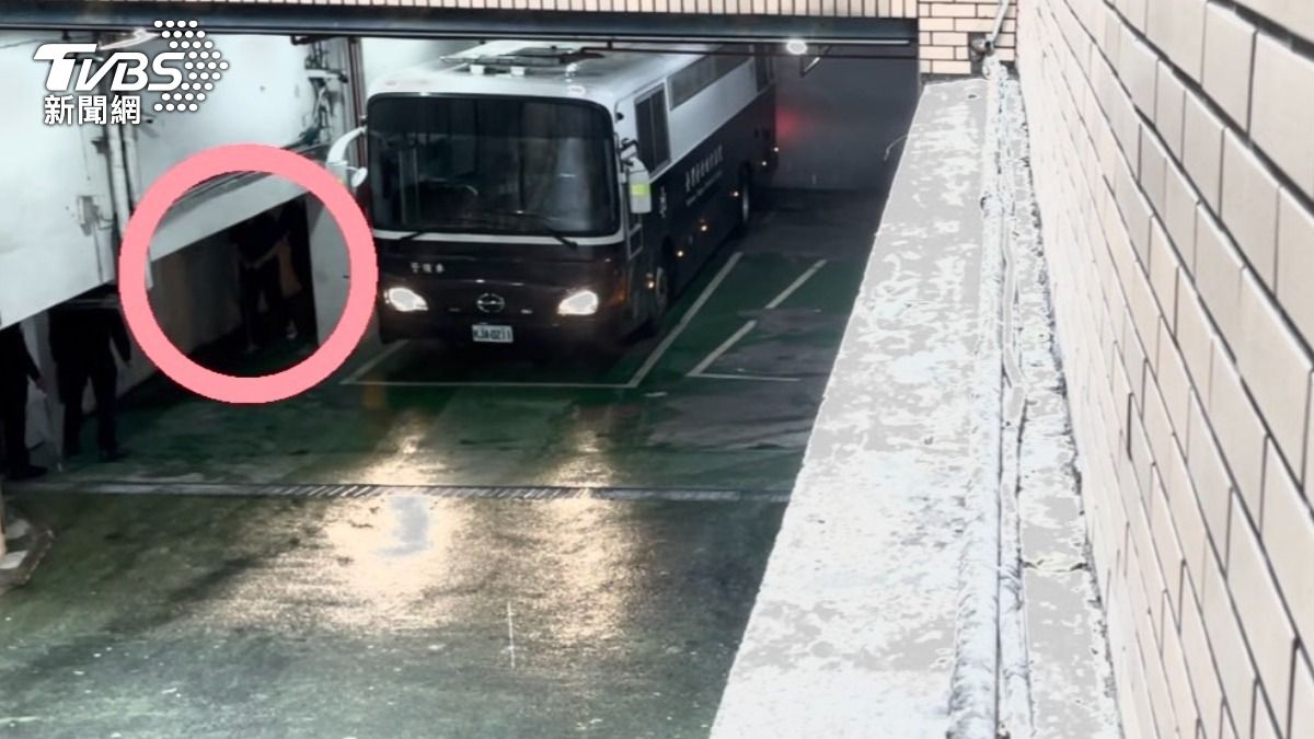民眾黨主席柯文哲今開延押庭。（圖／潘千詩攝）