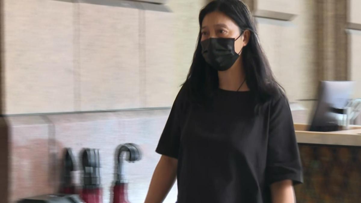 朱麗蒨幾乎素顏現身,一身黑相當低調。(圖/讀者提供)