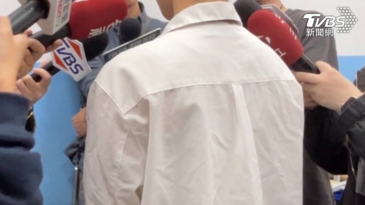女老師出面控訴。(圖/陳祁 攝)
