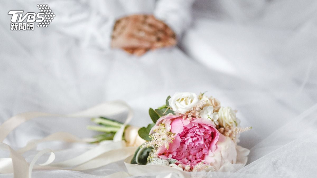 越南老婆「狂拉40位姊妹」來台結婚!爽賺介紹費 他笑喊:都沒跑