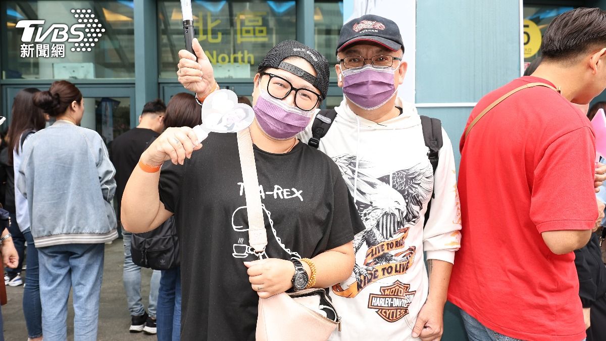 楊小姐(左)相當感謝劉德華採取實名制。(圖/張哲鳴攝)